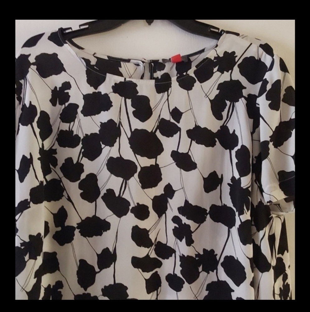 - Vince Camuto Plus Size High Low Black White Flowing Blouse - Picture 8 of 9